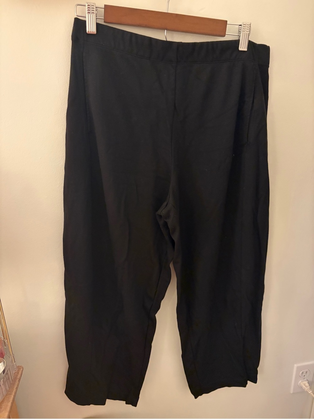 Max Studio Black Cropped Barrel -Leg Pants